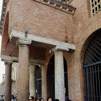 Roma. Santa Maria in Cosmedin, Bocca della Veritá