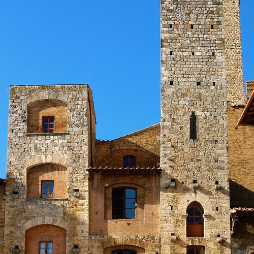 San Gimignano. Piazza della Cisterna, Torri degli Ardinghelli